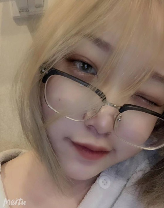 沈阳01年的嫩妹妹精品